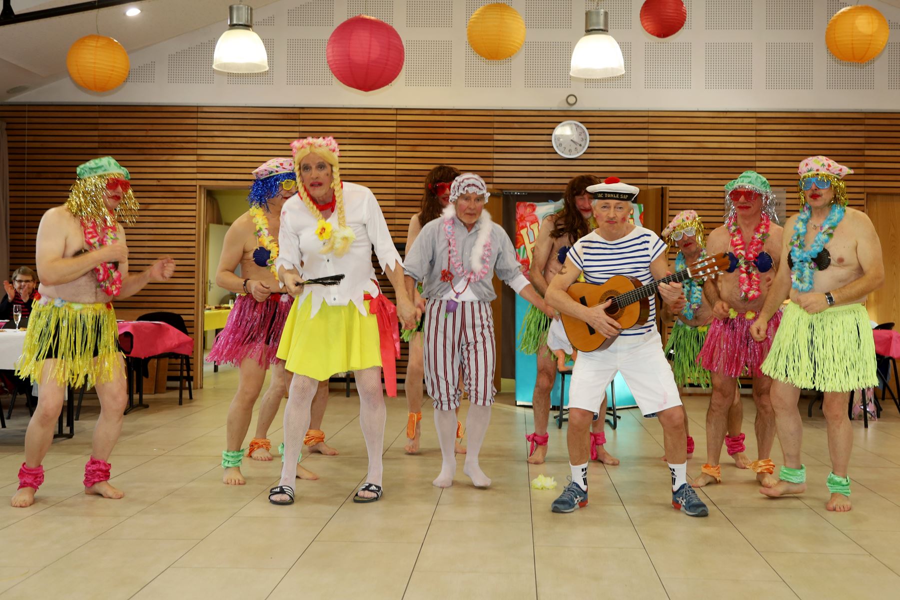 Fous rires avec l'animation des BLACK AND WHITE MEN